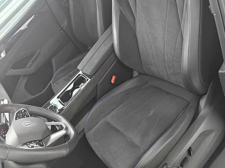 Фото 7 - Volkswagen Tiguan L Pro