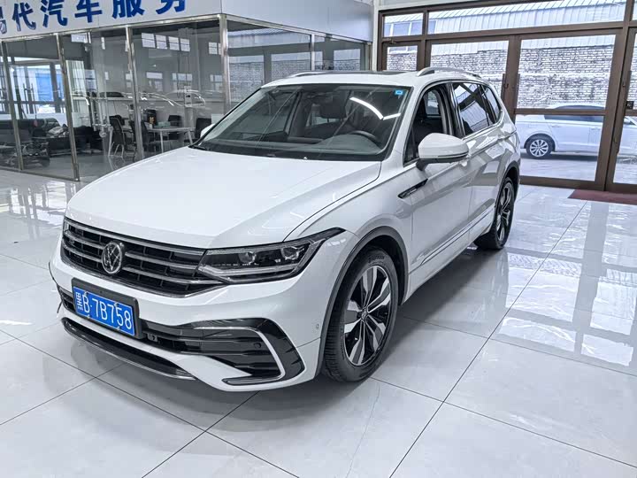 Фото 1 - Volkswagen Tiguan L Pro