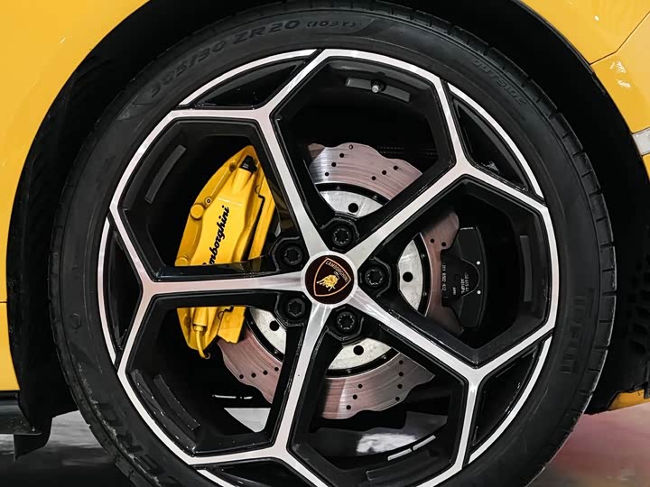 Фото 7 - Lamborghini Huracán