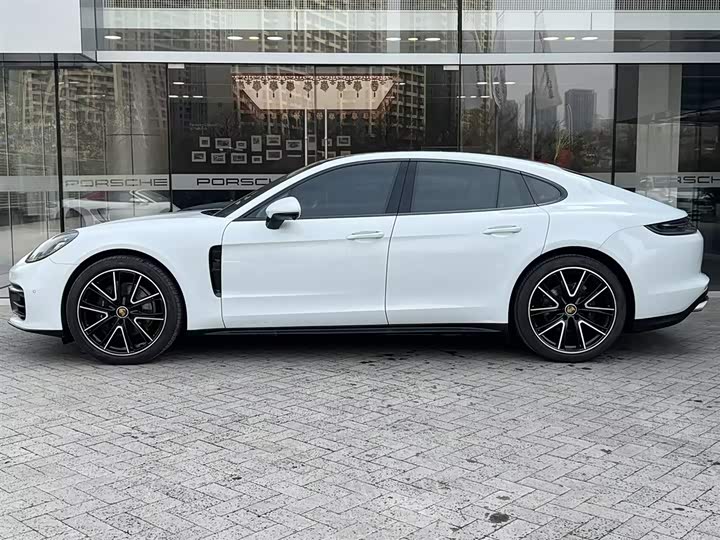 Фото 3 - Porsche Panamera
