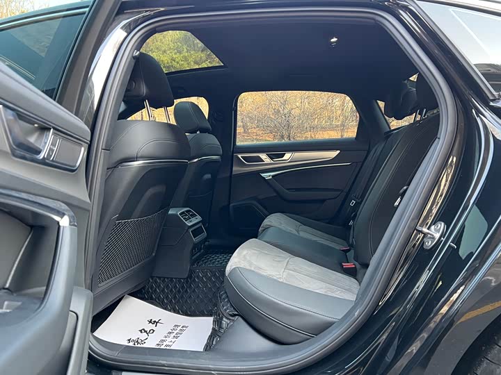 Фото 9 - Audi A6L