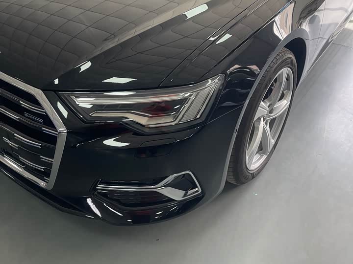 Фото 4 - Audi A6L