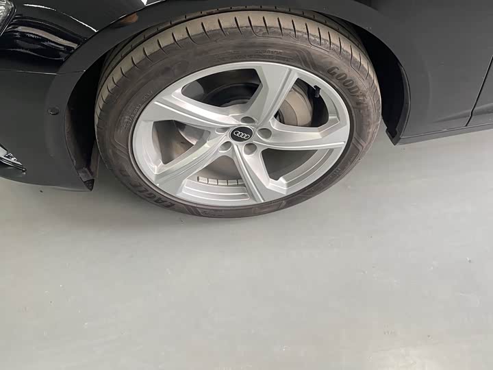 Фото 5 - Audi A6L