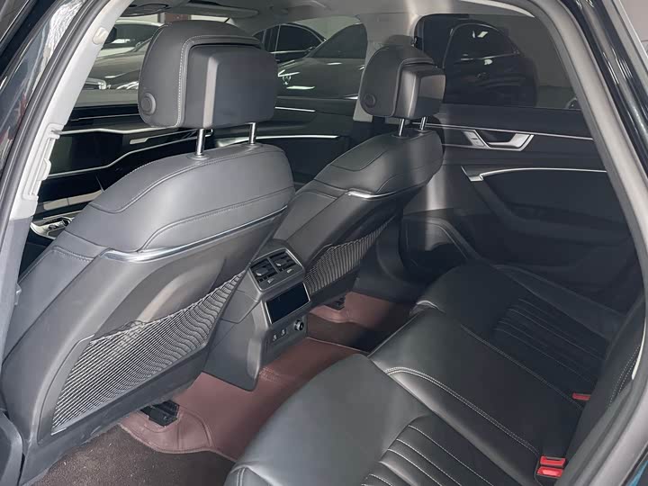 Фото 9 - Audi A6L