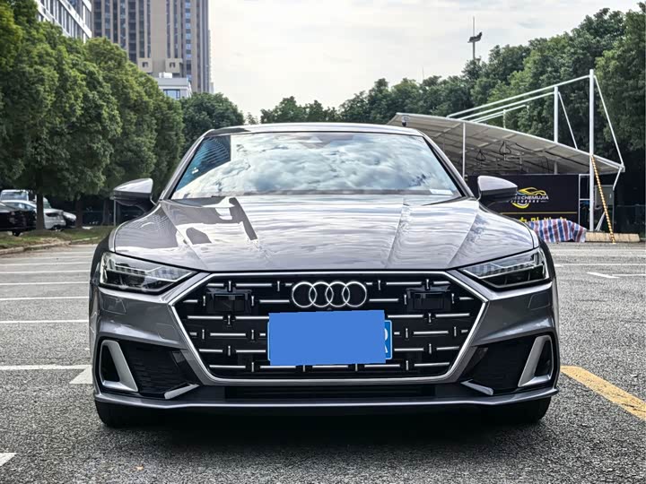 Фото 2 - Audi A7L