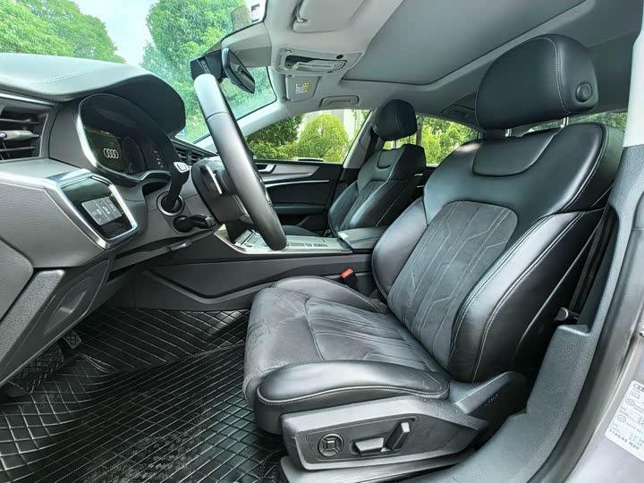 Фото 4 - Audi A7L