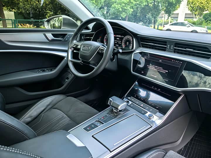 Фото 7 - Audi A7L