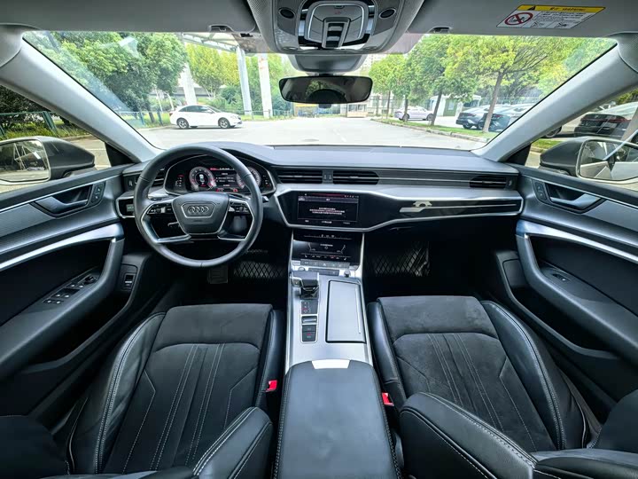 Фото 9 - Audi A7L