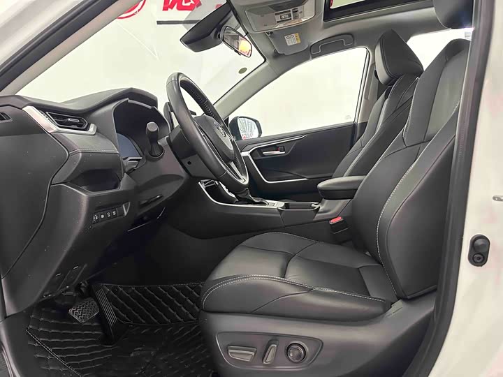 Photo 8 - Toyota Wildlander