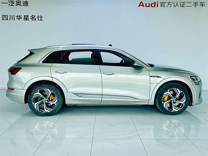 Фото 3 - Audi e-tron