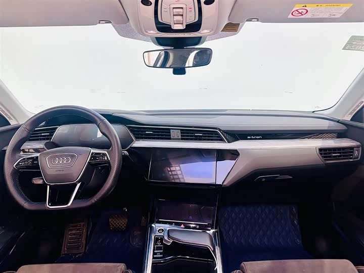 Фото 7 - Audi e-tron