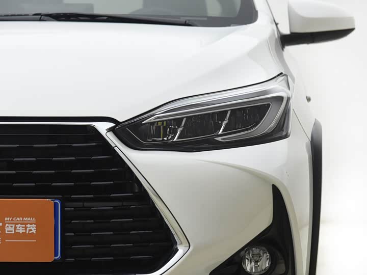 Фото 3 - Toyota Yaris L Hatchback