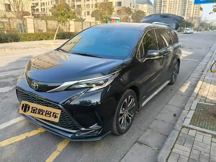 Фото 1 - Toyota Granvia