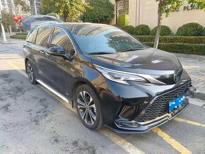 Фото 2 - Toyota Granvia