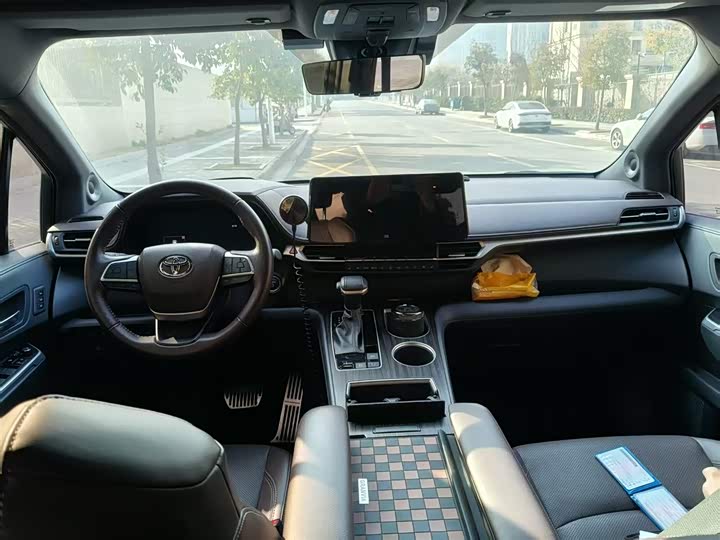 Фото 5 - Toyota Granvia