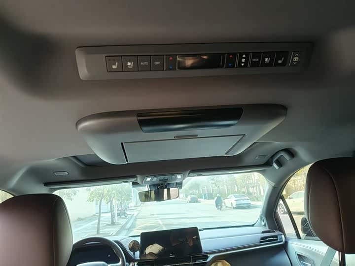 Фото 6 - Toyota Granvia