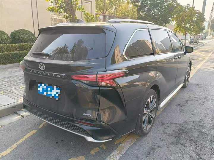 Фото 8 - Toyota Granvia