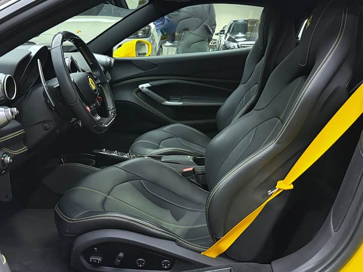 Фото 8 - Ferrari F8