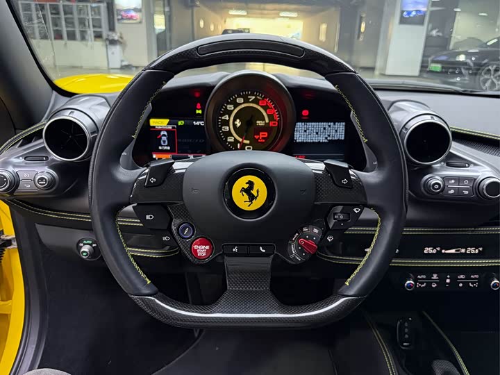 Фото 9 - Ferrari F8