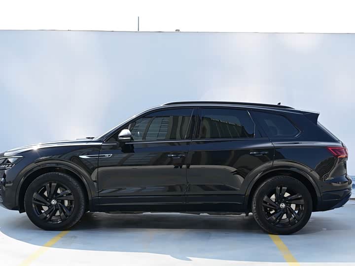 Фото 4 - Volkswagen Touareg