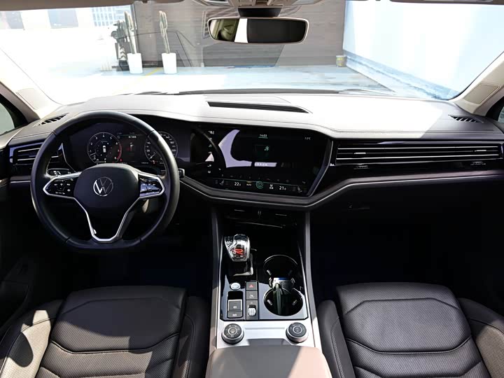 Фото 8 - Volkswagen Touareg