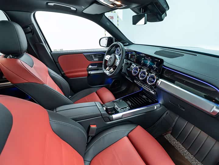 Фото 8 - Mercedes-Benz GLB-Class AMG