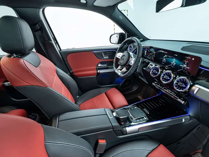 Фото 9 - Mercedes-Benz GLB-Class AMG