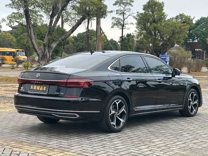 Фото 7 - Volkswagen Passat