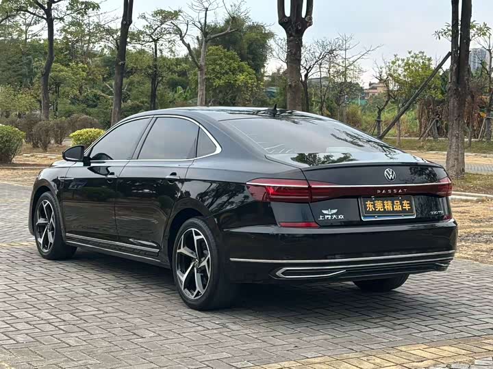 Фото 9 - Volkswagen Passat