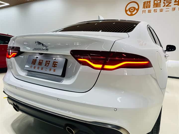 Фото 7 - Jaguar XE L