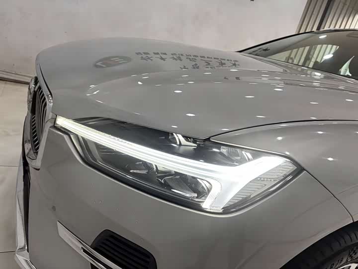 Фото 8 - Volvo XC60