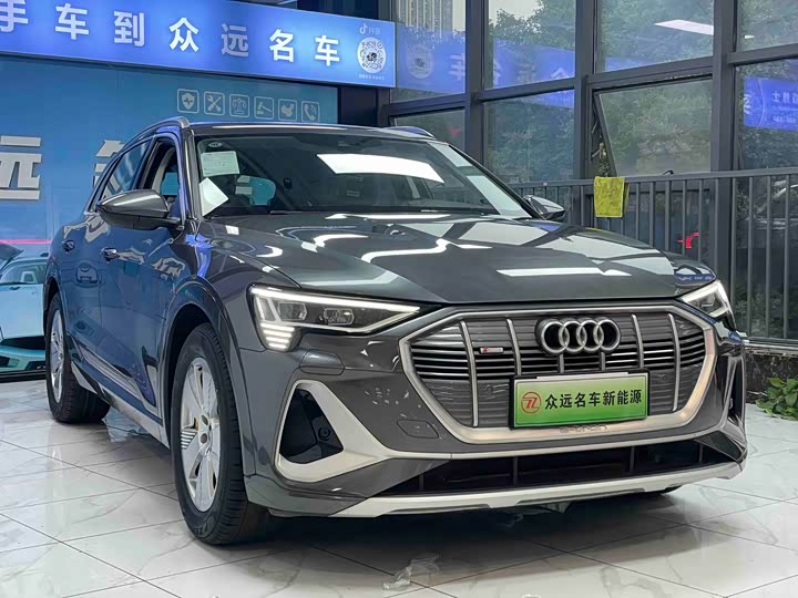 Фото 3 - Audi e-tron