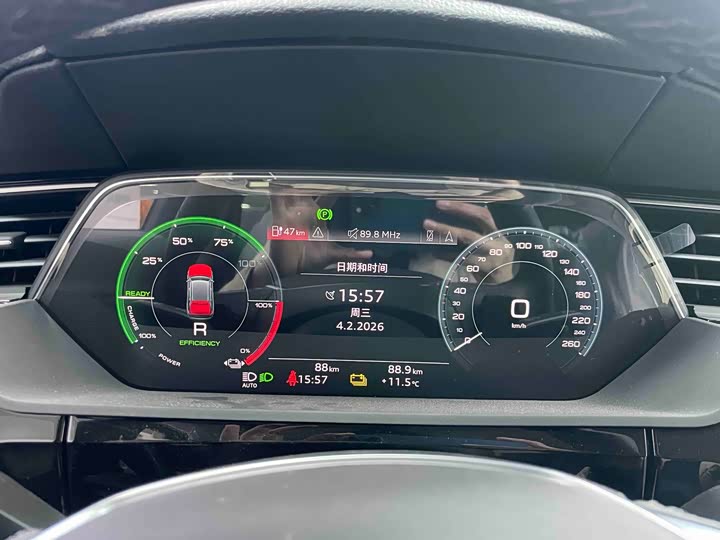 Фото 8 - Audi e-tron