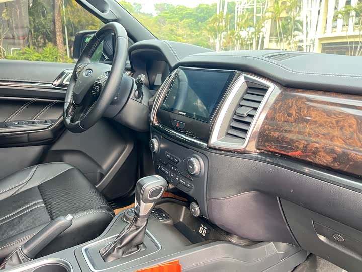 Фото 8 - Ford Everest