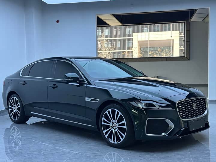 Фото 3 - Jaguar XF L