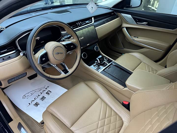 Фото 8 - Jaguar XF L