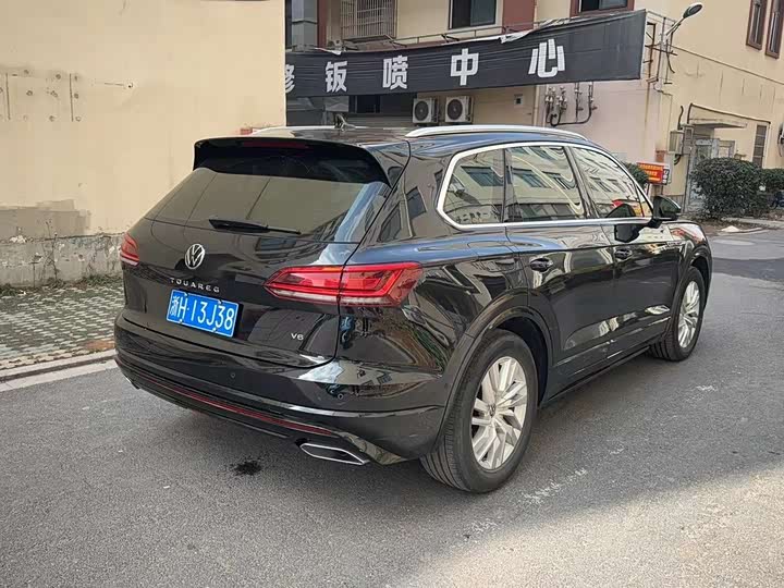 Фото 2 - Volkswagen Touareg