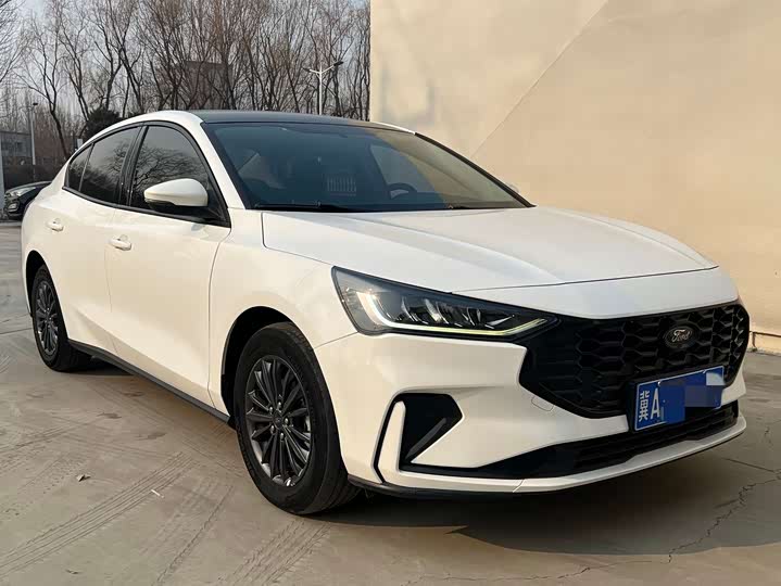 Фото 2 - Ford Focus