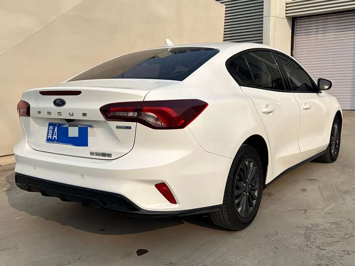 Фото 4 - Ford Focus