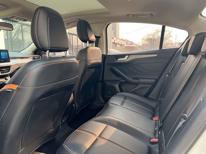 Фото 6 - Ford Focus