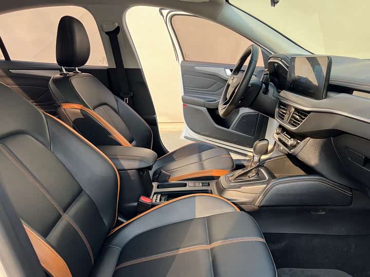 Фото 8 - Ford Focus