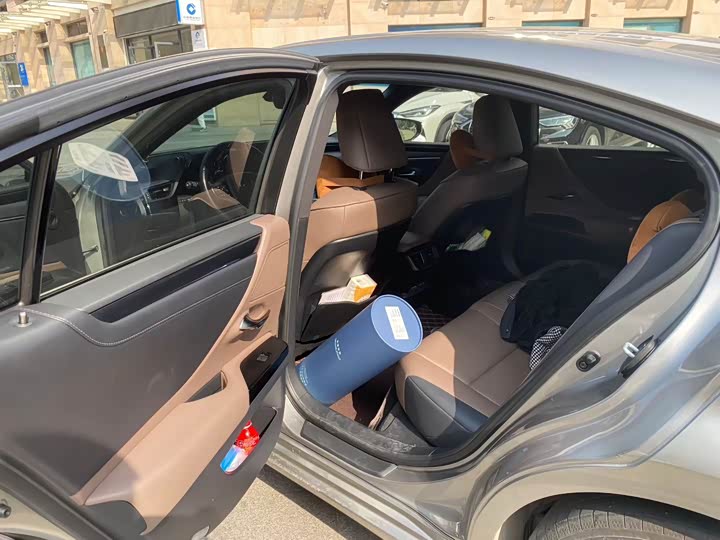 Фото 3 - Lexus ES