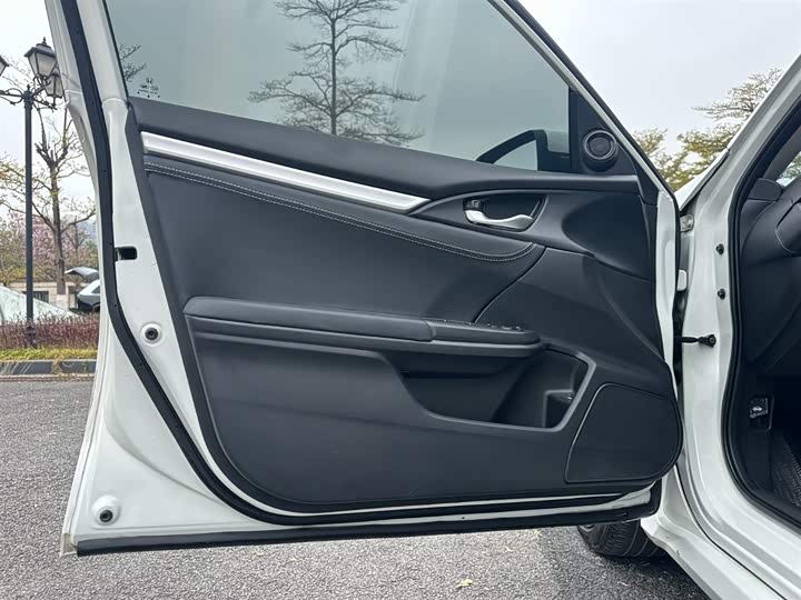 Фото 4 - Honda Civic