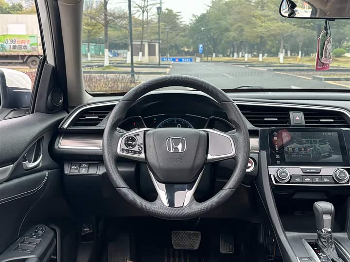 Фото 8 - Honda Civic