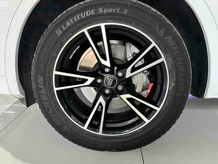 Фото 4 - Audi Q5L