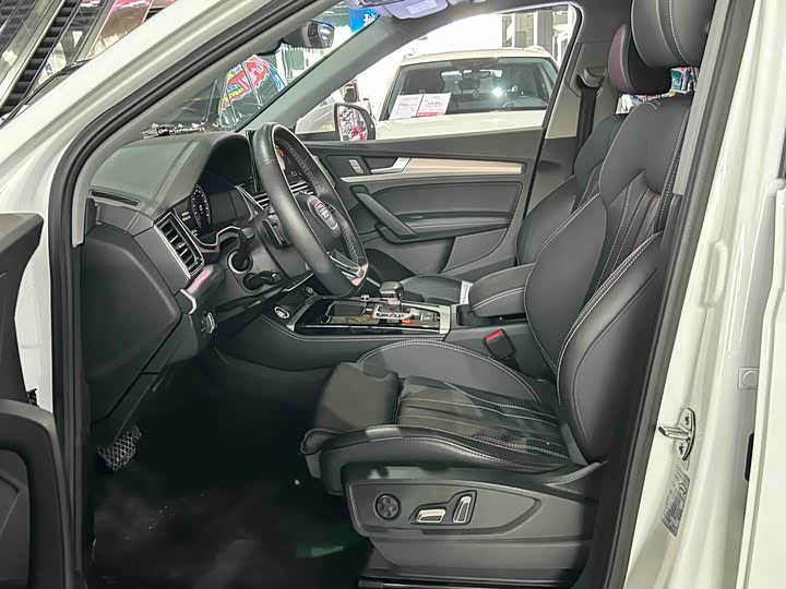 Фото 7 - Audi Q5L