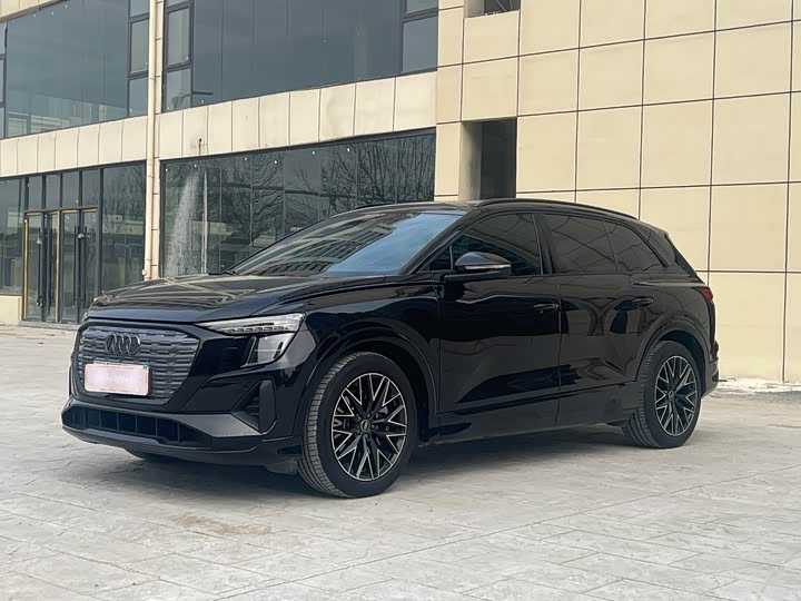 Фото 1 - Audi Q5 e-tron