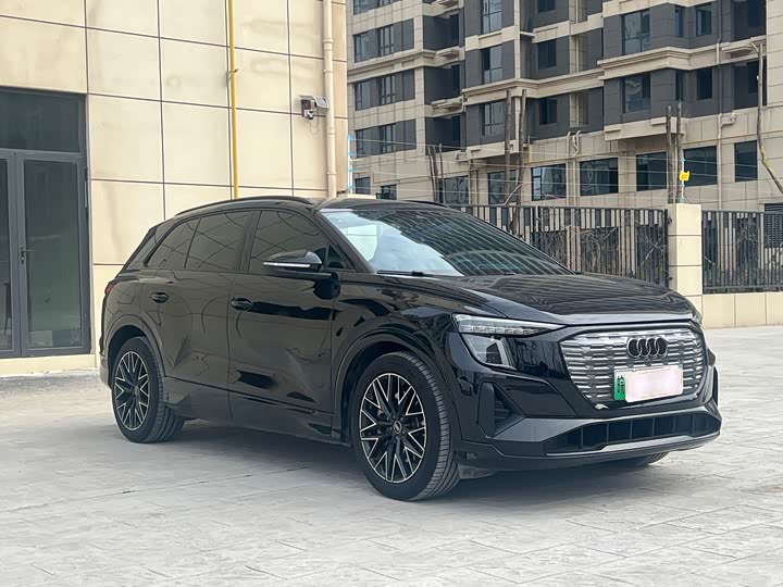 Фото 3 - Audi Q5 e-tron