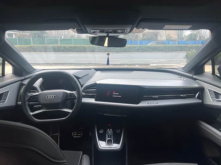 Фото 4 - Audi Q5 e-tron