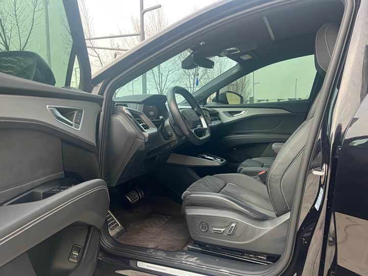 Фото 5 - Audi Q5 e-tron